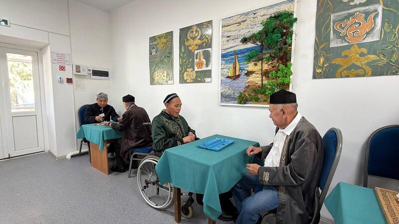 Аким области Марат Ахметжанов поздравил долгожителя в Щучинске