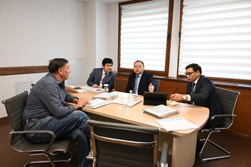 Заместитель акима города Алматы Абзал Нукенов рассмотрел актуальные вопросы горожан