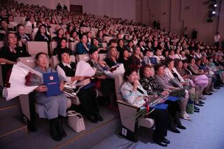 Министерство просвещения в рамках декады «Ұстазға алғыс!» выразило признательность учителям своих сотрудников