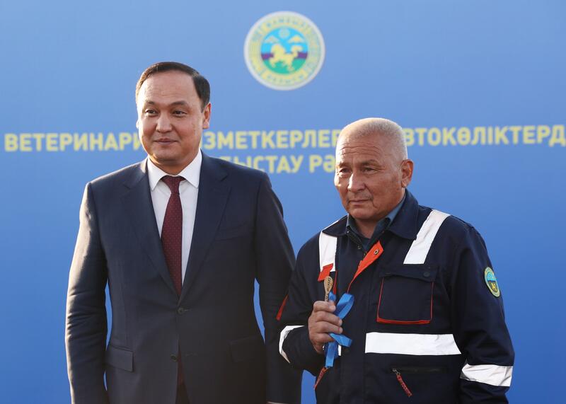 Ветеринарным организациям Жамбылской области вручили ключи от 50 новых служебных автомобилей