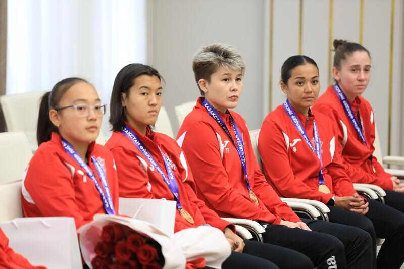 Аким области Асхат Шахаров принял женский футбольный клуб «Ақтөбе» - чемпионов Казахстана