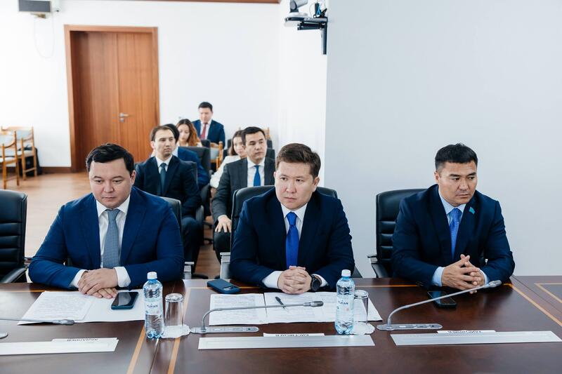 В Атырау 21 медработников получили ключи от служебных квартир