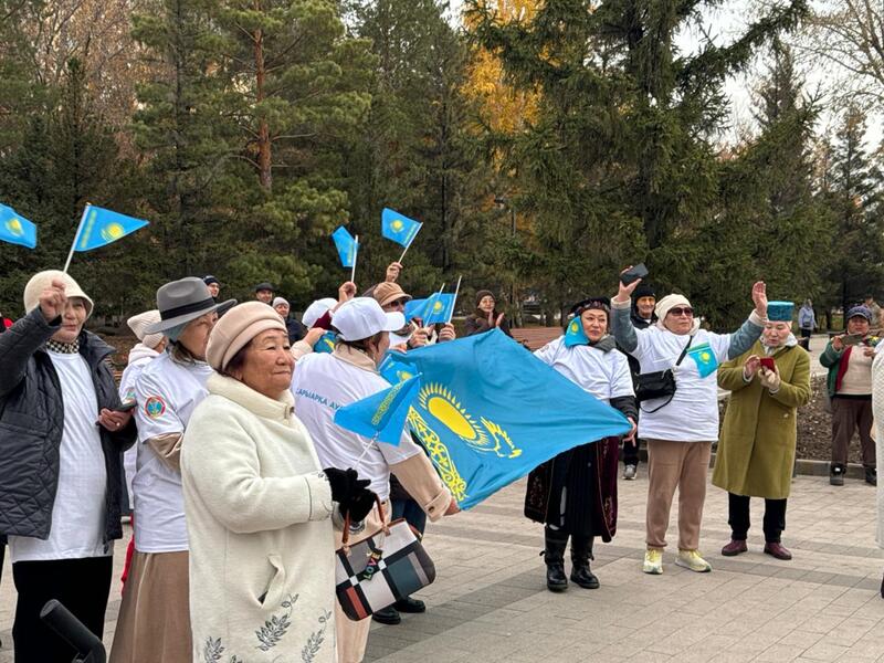 В честь Дня Республики в районе «Сарыарка» Астаны прошел праздничный флешмоб
