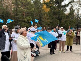 В честь Дня Республики в районе «Сарыарка» Астаны прошел праздничный флешмоб