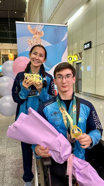 Победители V Азиатских пара игр вернулись в страну: их торжественно встретили болельщики