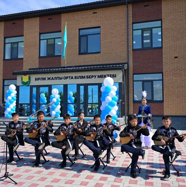 В селе Бірлік Павлодарского района произошло долгожданное событие – свои двери открыла новая школа