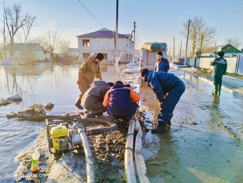 Кызылординские спасатели задействованы в противопаводковых работах в Костанайской области