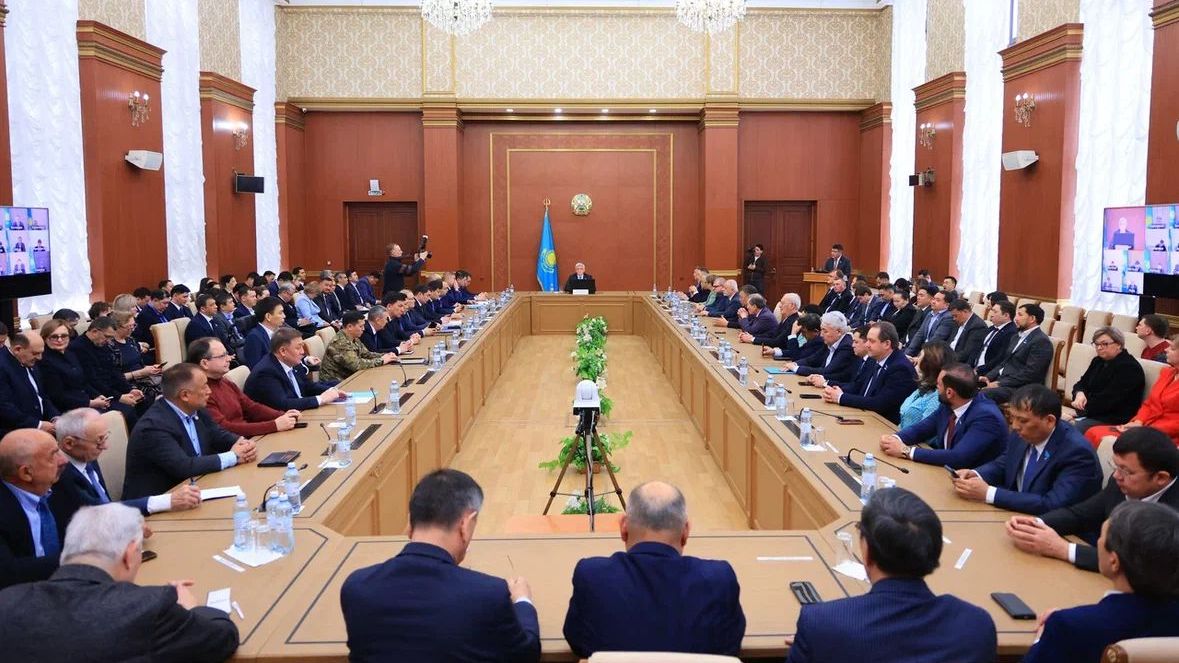 Проект новой Конституции обсудил актив Карагандинской области  