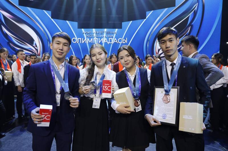 193 награды разыграны на Республиканской олимпиаде по общественно-гуманитарному направлению для учащихся сельских школ