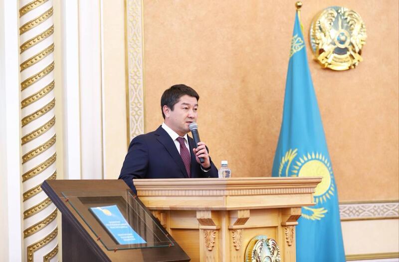 В Мангистау ко Дню государственных служащих наградили лучших представителей отрасли