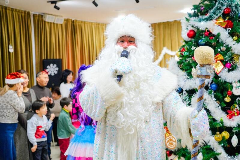 Новогоднюю елку для особенных детей провела столичная АНК