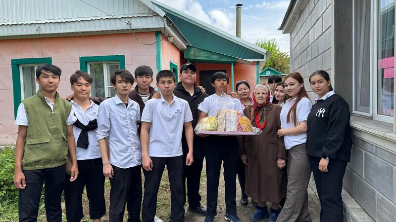 В Актобе прошла благотворительная акция «Ардагерім — ардақтым», посвященная 80-летию Великой Победы