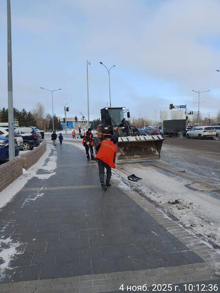 В Астане выпал первый снег: коммунальные службы работают в усиленном режиме