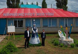 Учащаяся из Темирского района создала эко-арт произведение в национальном стиле из бытовых отходов