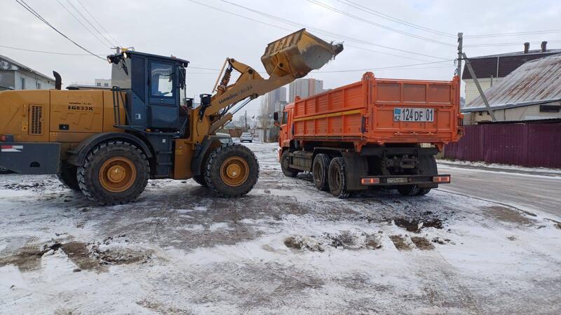 В Астане выпал первый снег: коммунальные службы работают в усиленном режиме