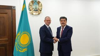 Министр экологии Республики Казахстан Ерлан Нысанбаев провел встречу с Временным поверенным в делах Республики Польша Михалом Лабендой