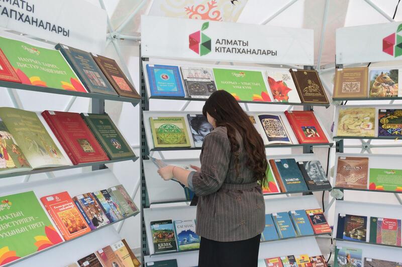 В Алматы прошел первый день книжного фестиваля KitapFest-2026
