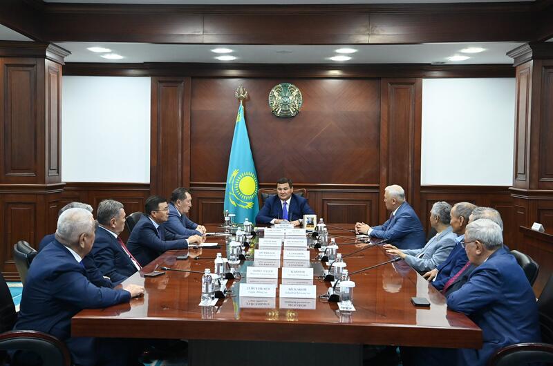 Государственному и общественному деятелю Мурату Абенову 60 лет