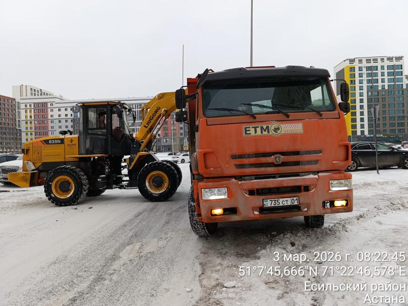 В Астане на снегоуборочные работы вывели более 1,7 тыс. единиц спецтехники
