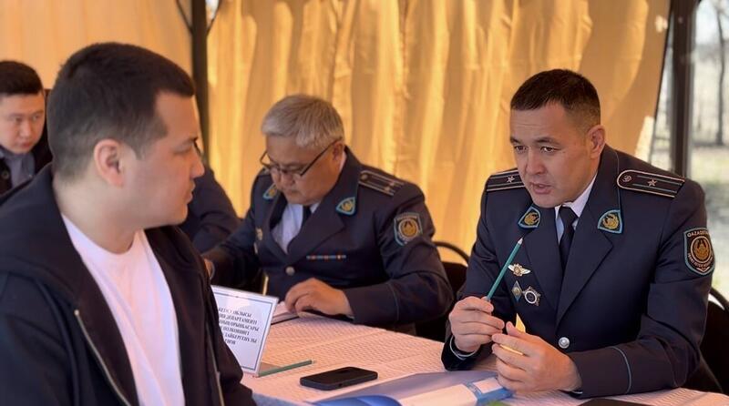 Полиция провела акцию “Приемная на дороге” в области Жетысу