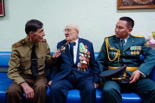 Военнослужащие навестили 97-летнего ветерана войны