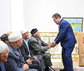Пожилых людей поздравили с праздником