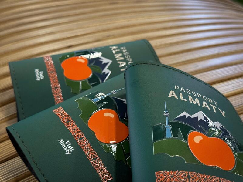 Алматы встречает туристов памятными сувенирами ко Дню Конституции