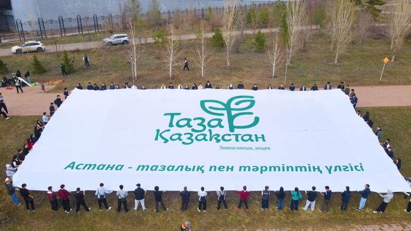 Астанчане поддержали экоинициативу: набережную Есиля очистили от мусора