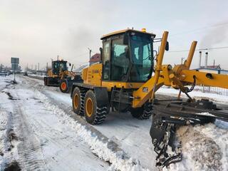 Около 2 700 дорожных рабочих и более 1300 единиц спецтехники вышли на уборку снега и наледи в Астане