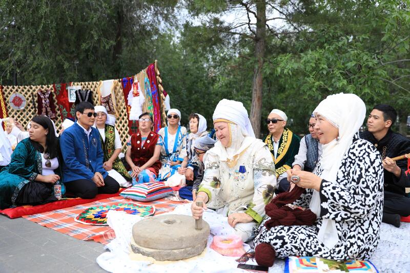 Актобе празднуют 180-летие великого Абая