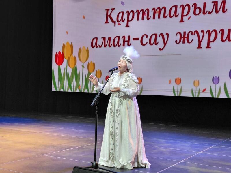 В Астане прошел праздничный концерт для старшего поколения