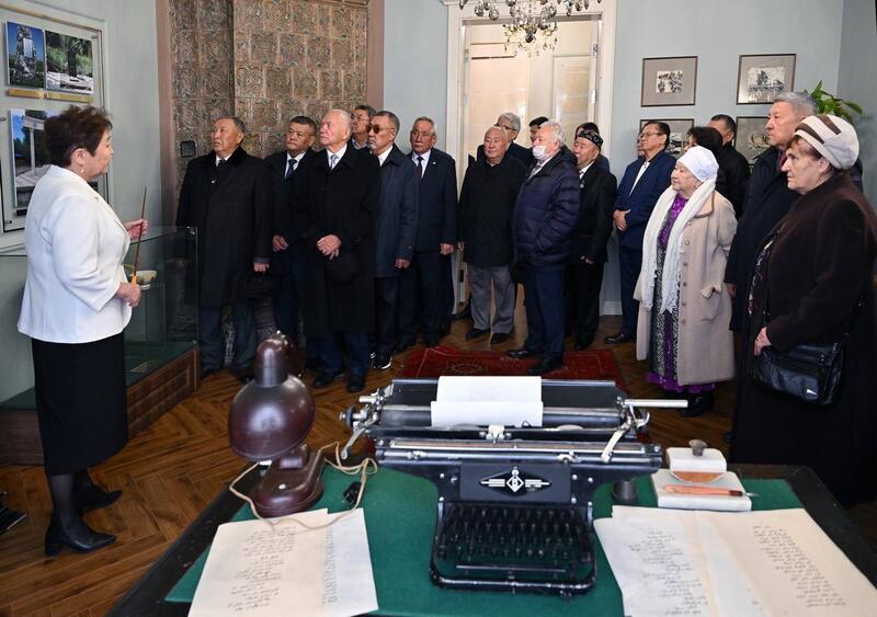 В честь Дня пожилых людей аким области встретился с ветеранами