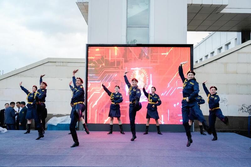 День госсимволов: торжественное шествие и концерт провели в Астане