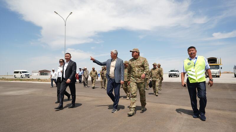 Глава МЧС усиливает авиацию спасателей: в Балхаше обновили вертолетный ангар