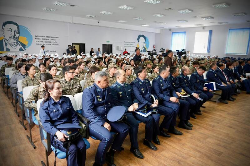 БЕЗОПАСНАЯ ШКОЛА: В ШЫМКЕНТЕ 500 ШКОЛЬНИКОВ ВСТРЕТИЛИСЬ С ГЛАВОЙ ПОЛИЦИИ