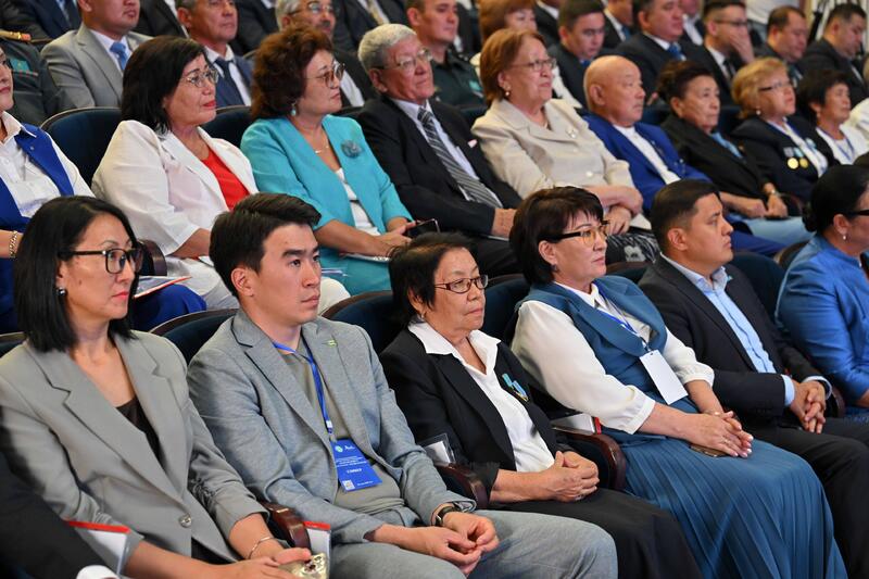 Аким области Абай Берик Уали выступил с докладом на августовской конференции педагогов