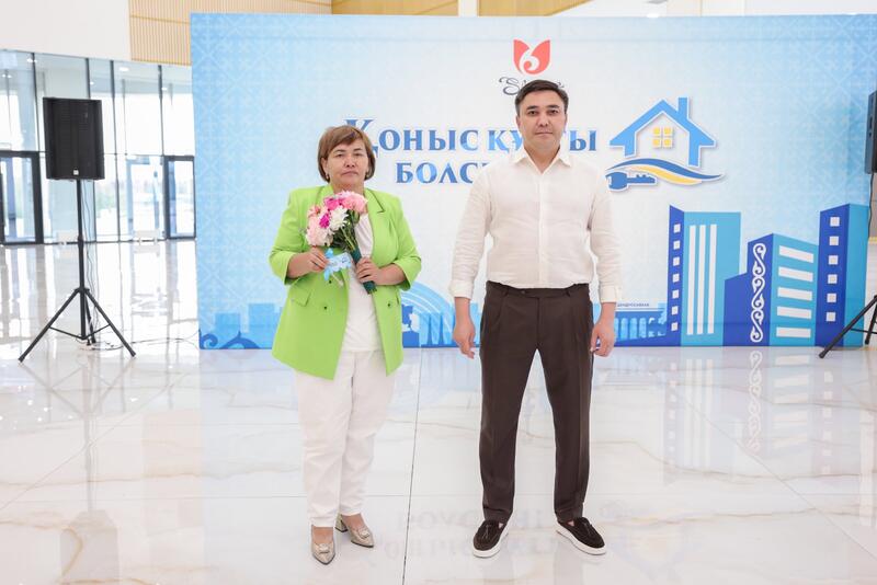 НОВЫЕ КВАРТИРЫ, НОВЫЕ ПЕРСПЕКТИВЫ: В ШЫМКЕНТЕ СЕМЬЯМ ВРУЧИЛИ КЛЮЧИ