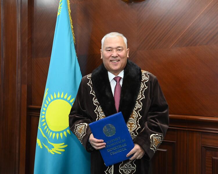 Государственному и общественному деятелю Мурату Абенову 60 лет