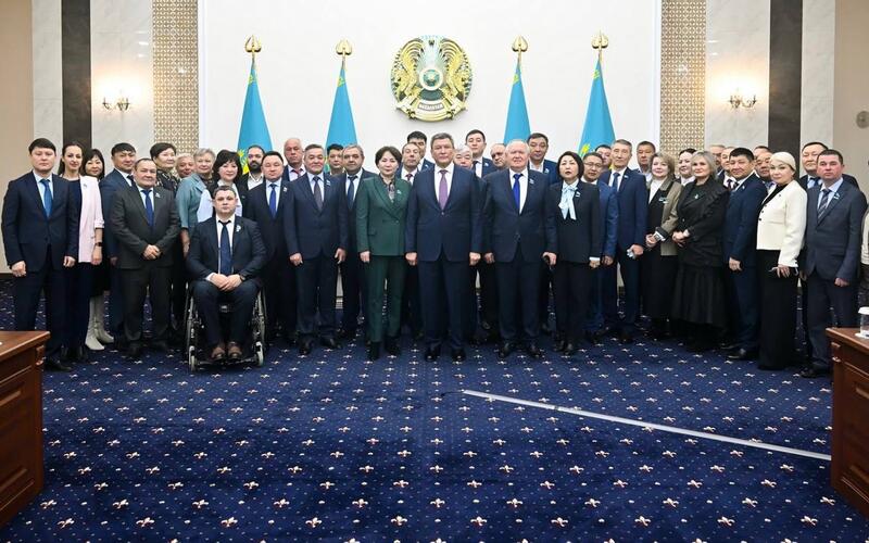 Аким СКО отчитался перед депутатами