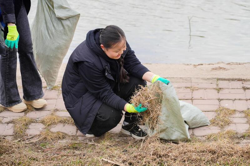 Астанчане поддержали экоинициативу: набережную Есиля очистили от мусора