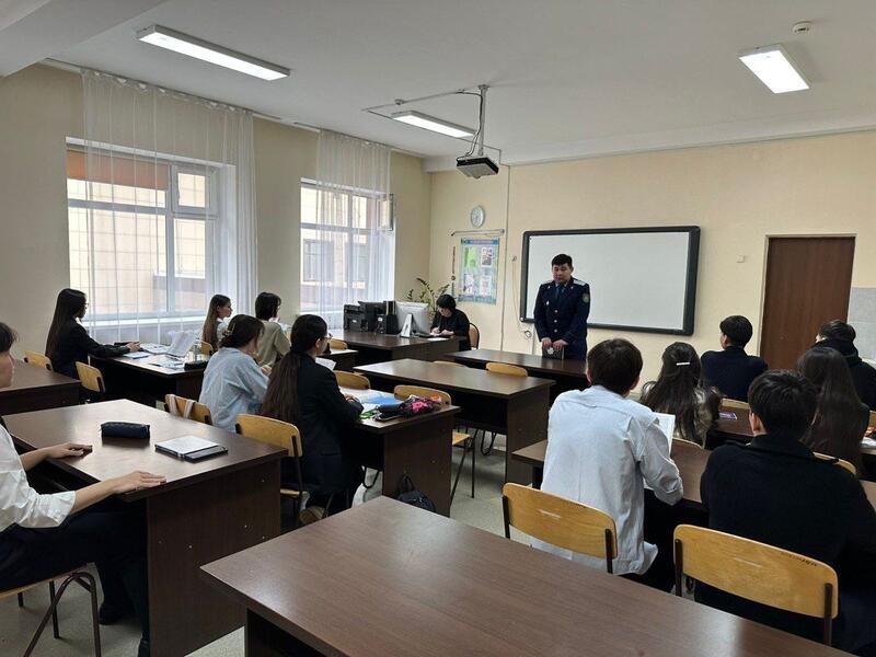 «Закон и порядок»: лекцию по предупреждению правонарушений среди подростков провели в столичной школе