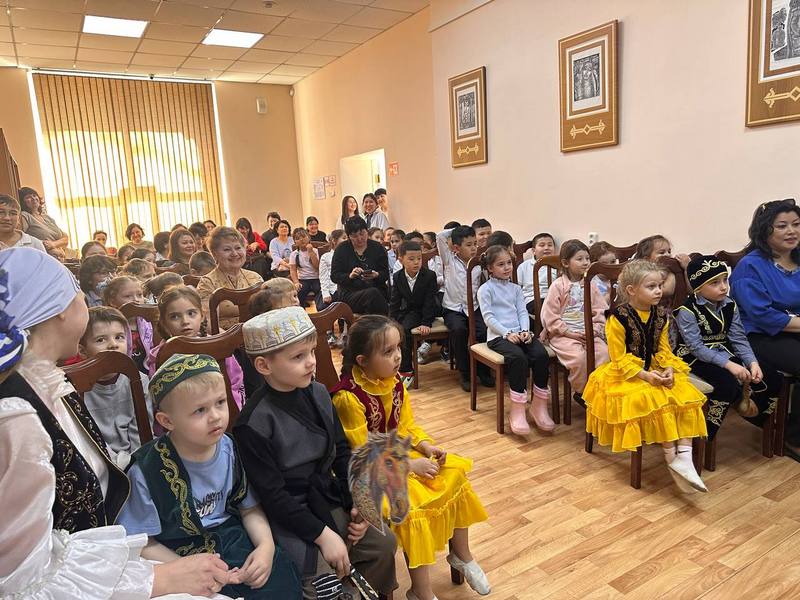 В библиотеке Караганды стартовали встречи детей с казахстанскими издателями