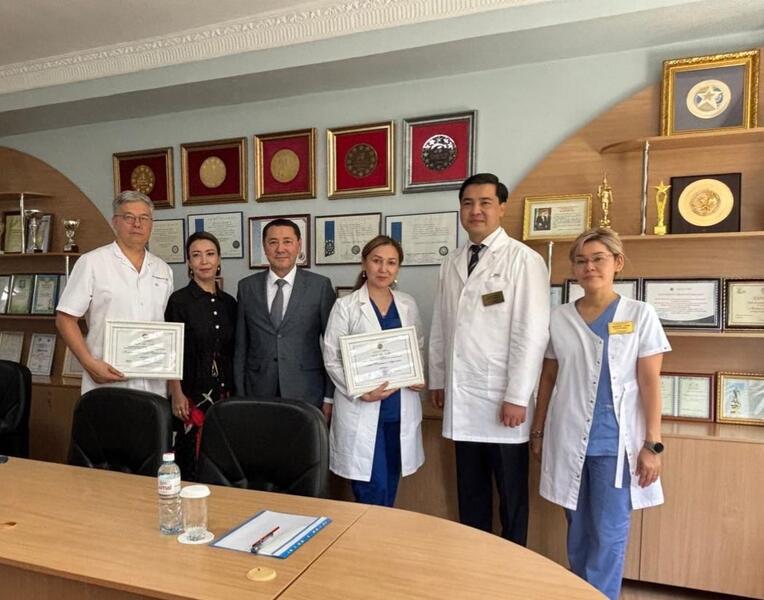 ВРАЧАМ ЦГКБ ВРУЧИЛИ ГРАМОТЫ ЗА ВКЛАД В РАЗВИТИЕ ТРАНСПЛАНТОЛОГИИ