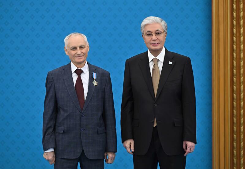 ГЛАВА ГОСУДАРСТВА ВРУЧИЛ КЛЮЧИ ОТ КВАРТИР МОЛОДЫМ УЧЕНЫМ