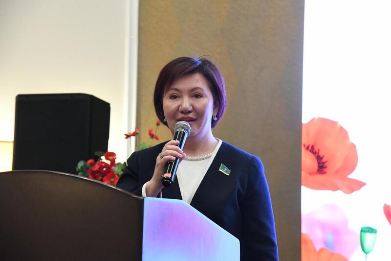 Женщин - представительниц рабочих профессий чествовали на конференции в Астане