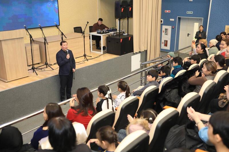 Аким области посетил комфортную школу на 2000 мест в микрорайоне Есет батыр