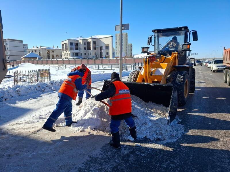 Около 1800 единиц спецтехники задействовано в снегоуборочных работах в Астане