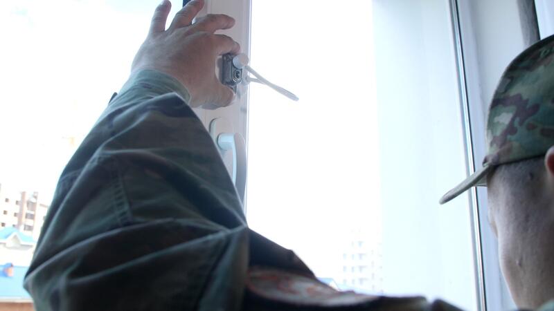 Акцию по предотвращению падений детей из окон провели в Астане