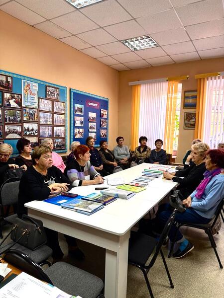Сегодня, 12 октября 2026 года, в совете ветеранов города Сарани состоялась важная встреча специалиста ГУ «Отдел занятости и социальных программ города Сарани» с местными ветеранами труда