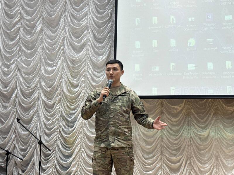 Военный музей представил кадетам экспозицию древнего вооружения